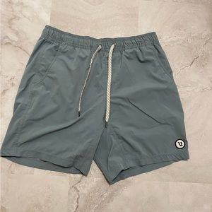 Mens Vuori Kore Short, size medium. Lined. Excellent condition.